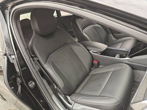 Used 2024 Lucid Air Pure image 11