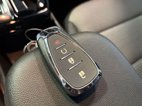 Used 2025 Chevrolet Trax LT FWD image 21