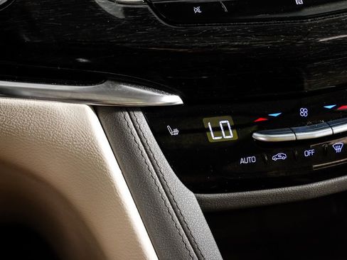 Used 2020 Cadillac XT6 Premium Luxury FWD image 22