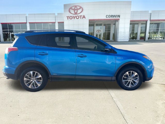 Used 2018 Toyota RAV4 LE AWD/4WD image 6