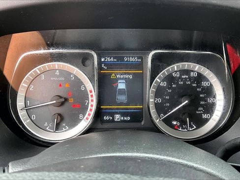 Used 2019 Nissan Titan SV w/ SV Convenience Package image 25