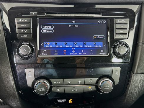Used 2019 Nissan Rogue SL w/ Premium Package FWD image 17