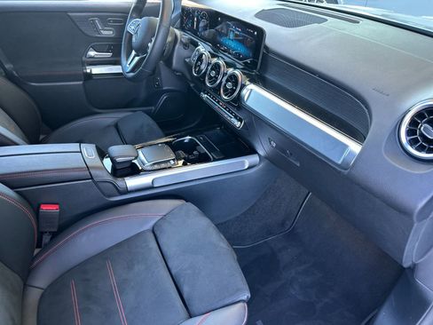 Certified 2022 Mercedes-Benz GLB 250 4MATIC image 17