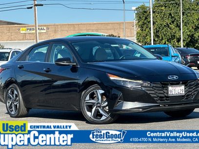 Used 2023 Hyundai Elantra Limited w/ Preferred Accessory Package