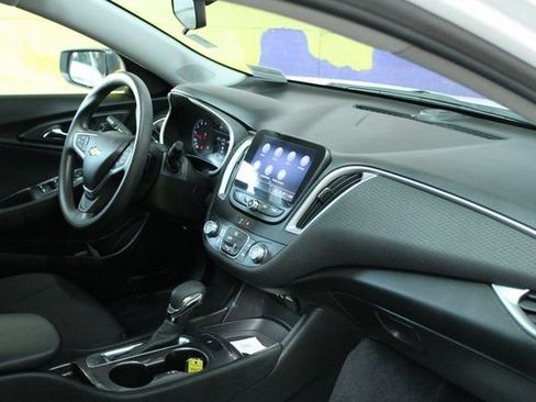 Used 2022 Chevrolet Malibu LS image 9