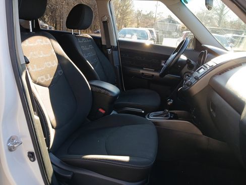 Used 2013 Kia Soul + image 16