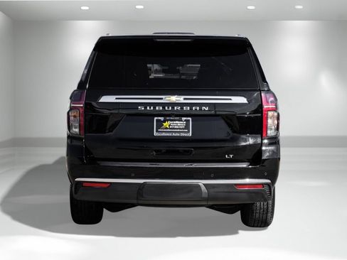Used 2022 Chevrolet Suburban LT w/ Luxury Package image 8