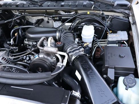 Used 2001 Chevrolet S10 Pickup LS w/ Preferred Equipment Group image 31