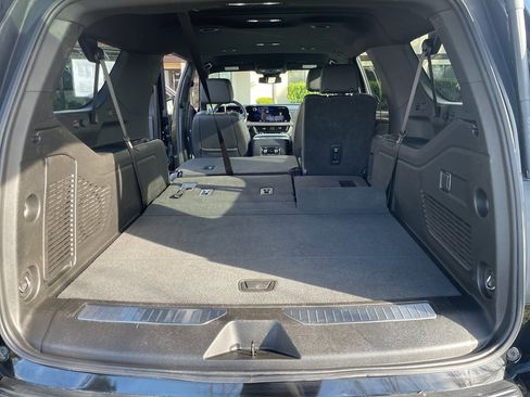 Used 2025 Chevrolet Suburban Z71 image 57