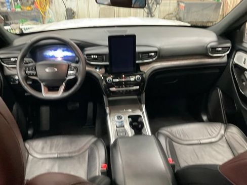 Used 2022 Ford Explorer Platinum w/ Equipment Group 601A AWD/4WD image 9