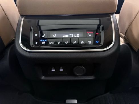 Used 2025 INFINITI QX80 Sensory AWD/4WD image 31