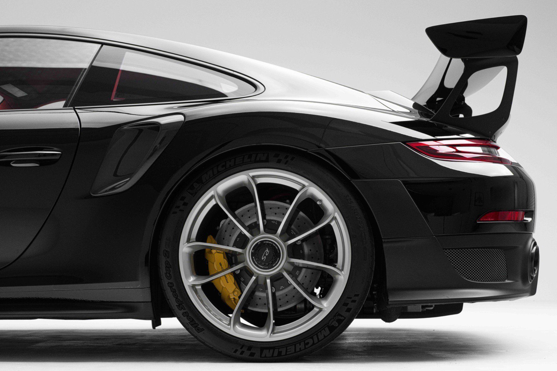 Used 2018 Porsche 911 GT2 RS RWD image 11