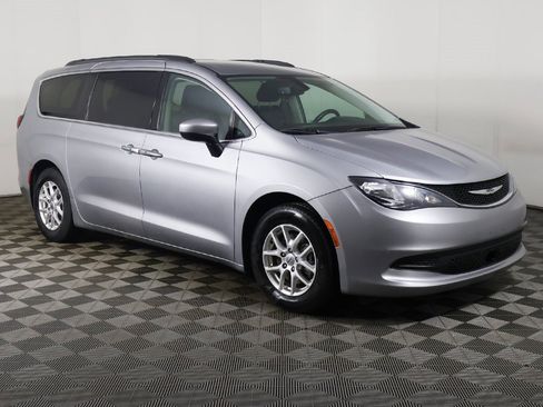 Used 2021 Chrysler Voyager Lxi image 2