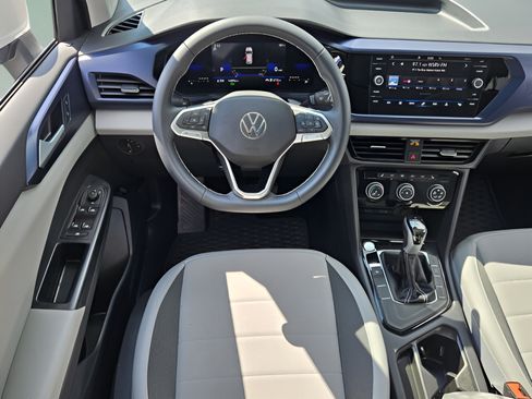 Used 2023 Volkswagen Taos SE w/ Panoramic Sunroof Package FWD image 11