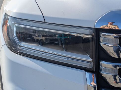 Used 2023 GMC Acadia SLT image 7