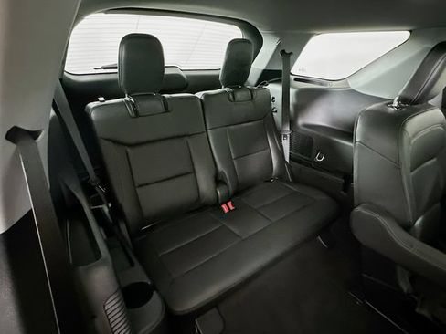 Used 2024 Ford Explorer XLT w/ Equipment Group 202A AWD/4WD image 10
