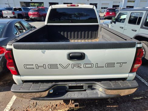 Used 2007 Chevrolet Silverado 2500 W/T w/ Heavy-Duty Power Package AWD/4WD image 7