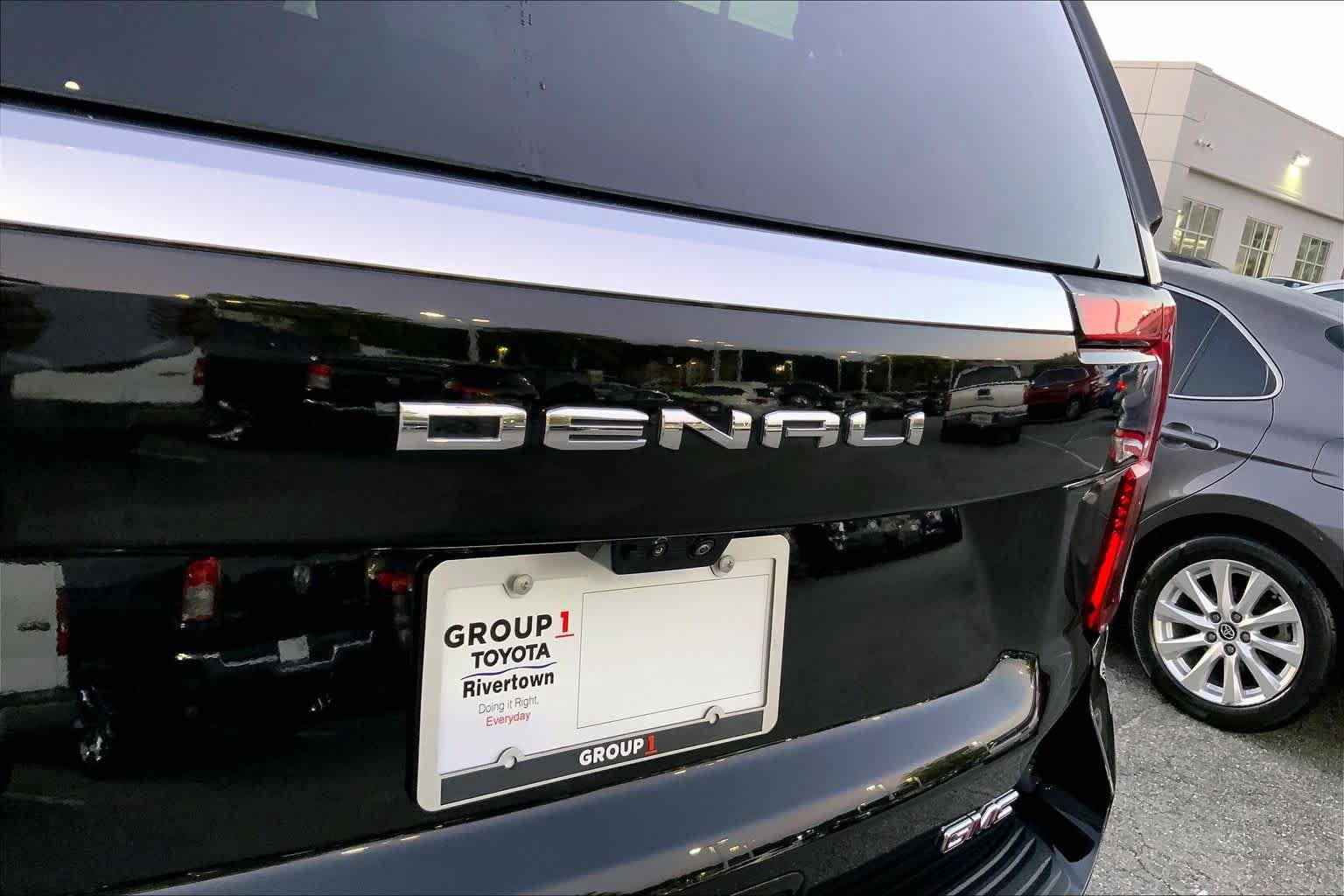 Used 2025 GMC Yukon Denali w/ Denali Reserve Package AWD/4WD image 9