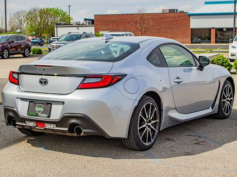 Used 2022 Toyota GR86 w/ ALL Weather Mat Package (TMS) image 9