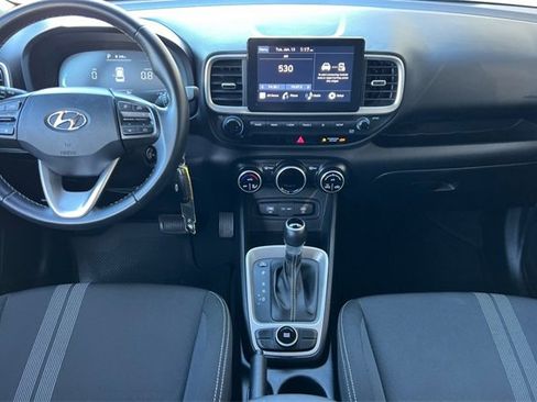 Used 2023 Hyundai Venue SEL image 17