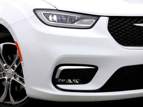 New 2026 Chrysler Pacifica Pinnacle w/ Trailer Tow Group image 3