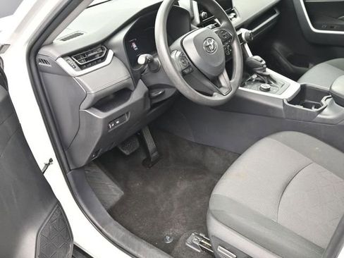 Used 2025 Toyota RAV4 XLE image 16