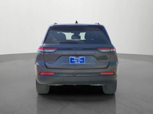 New 2025 Jeep Grand Cherokee Altitude image 5