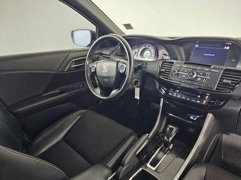 Used 2017 Honda Accord Sport image 10