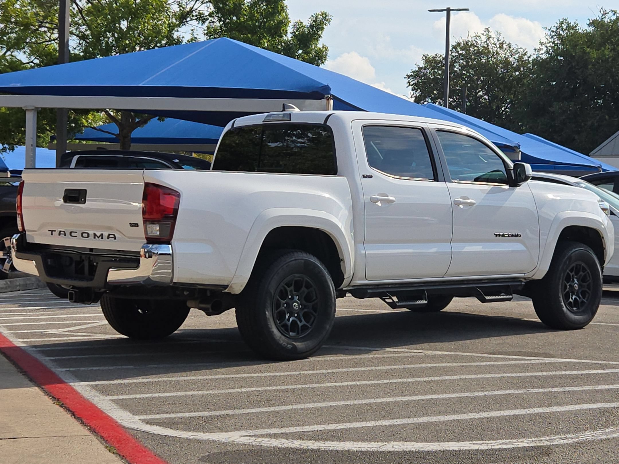 Used 2021 Toyota Tacoma SR5 RWD image 3