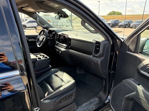 Used 2025 GMC Sierra 1500 SLT RWD image 14