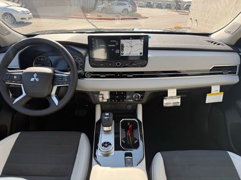 New 2026 Mitsubishi Outlander SE AWD/4WD image 13
