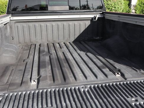 Used 2021 Nissan Titan PRO-4X w/ Pro-4x Convenience Package AWD/4WD image 9