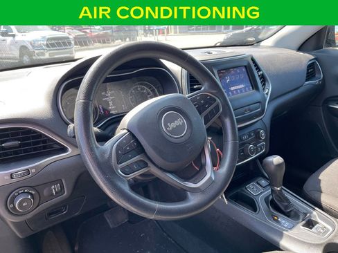 Used 2019 Jeep Cherokee Latitude w/ Popular Appearance Group FWD image 16