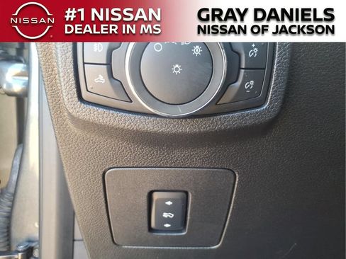 Used 2017 Ford F150 XLT w/ Equipment Group 302A Luxury AWD/4WD image 13