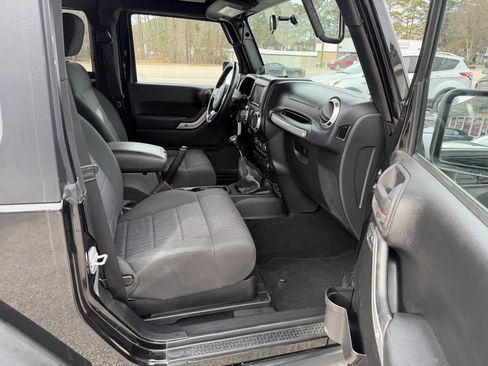 Used 2012 Jeep Wrangler Rubicon w/ Dual Top Group image 15