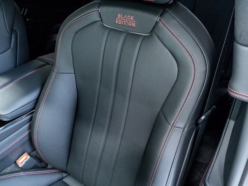 New 2025 Bentley Flying Spur Plug-In Hybrid image 16