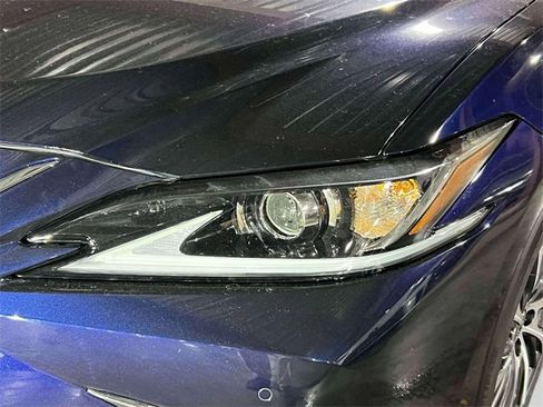 Certified 2021 Lexus ES 250 w/ Premium Package image 11