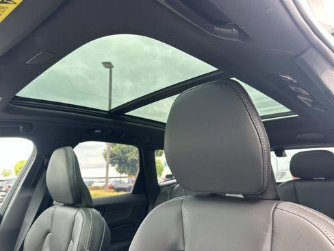 New 2026 Volvo XC60 B5 Ultra w/ Climate Package image 24
