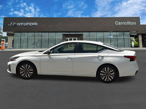 Used 2025 Nissan Altima 2.5 SV FWD image 8