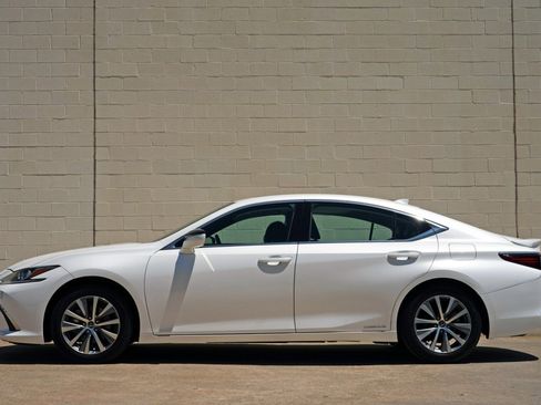 Used 2021 Lexus ES 300h w/ Accessory Package 2 image 8