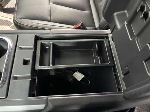 Used 2018 Nissan Titan SL w/ Midnight Edition RWD image 25