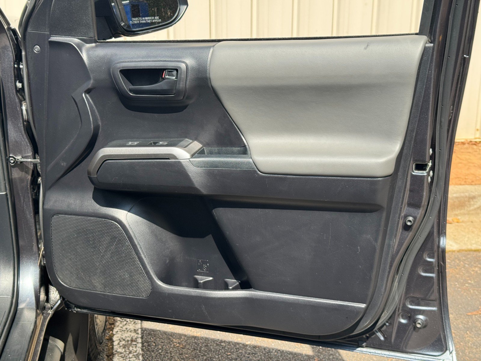 Used 2020 Toyota Tacoma SR5 RWD image 36