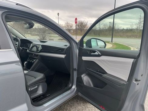 Used 2024 Volkswagen Taos SEL image 17