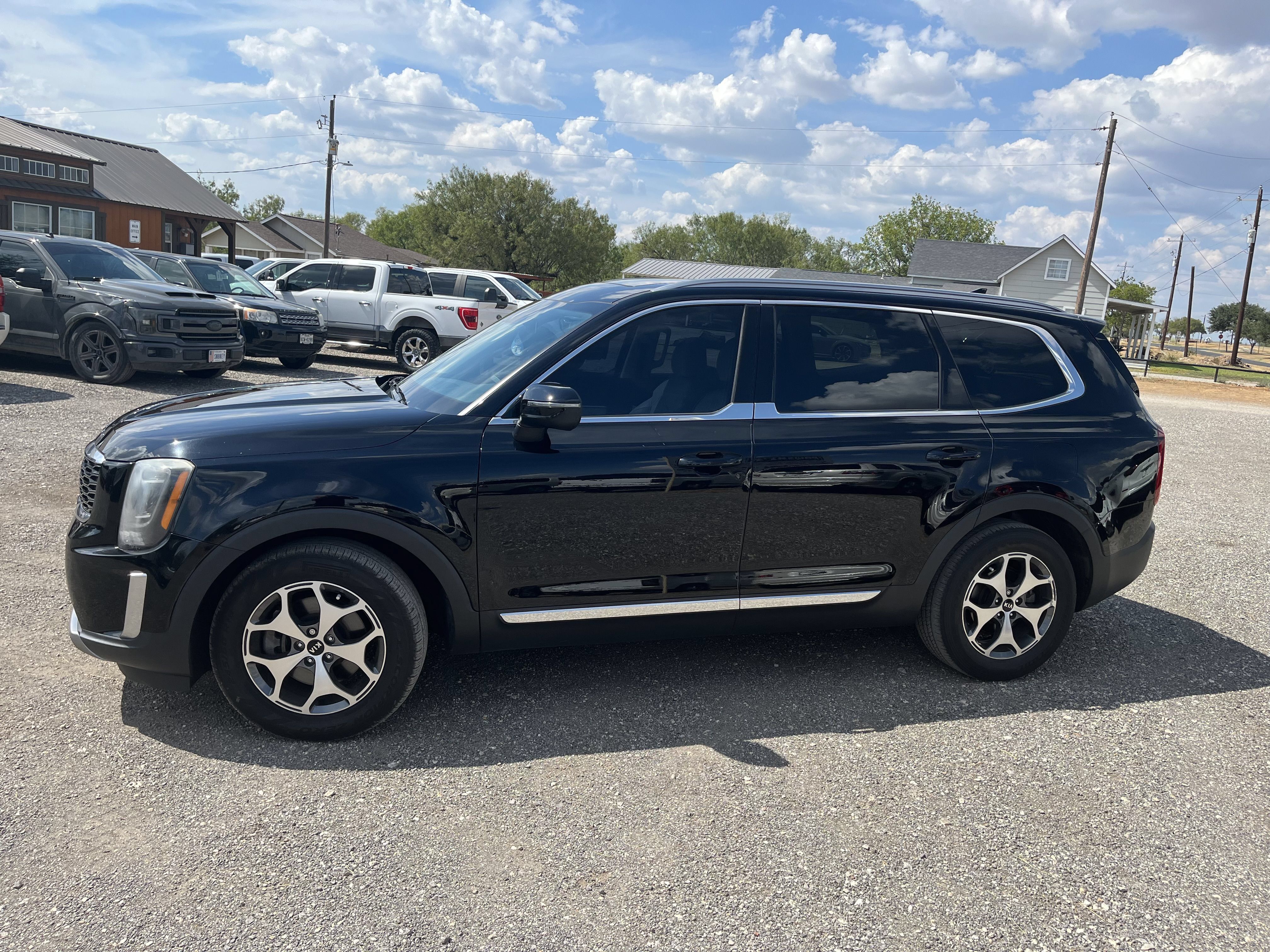Used 2022 Kia Telluride SX w/ Nightfall Edition Package AWD/4WD image 2