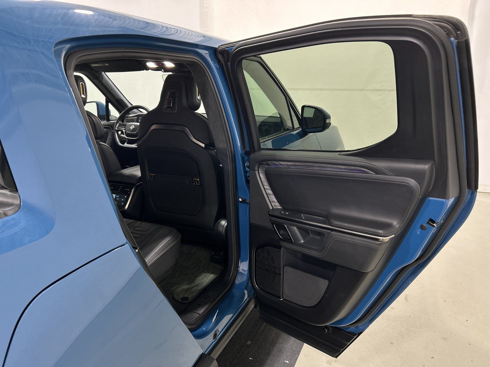 Used 2022 Rivian R1T Adventure AWD/4WD image 19