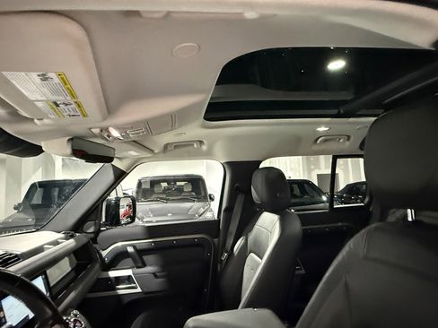 Used 2022 Land Rover Defender 110 S image 25