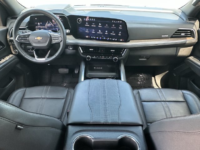 Used 2025 Chevrolet Tahoe High Country AWD/4WD image 11