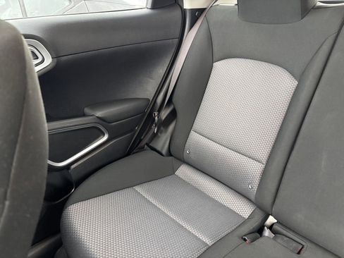 Used 2025 Kia Soul LX w/ LX Technology Package FWD image 38