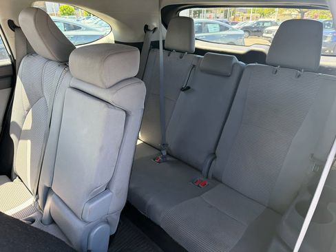 Used 2023 Toyota Highlander LE FWD image 11