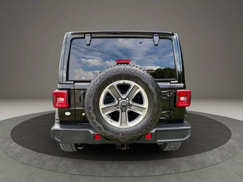 Used 2019 Jeep Wrangler Unlimited Sahara AWD/4WD image 4